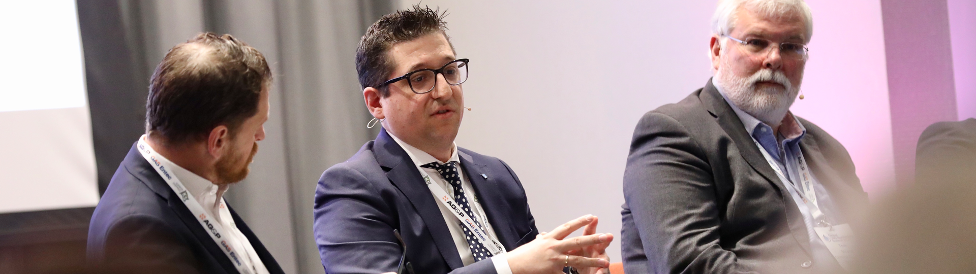 Image of Panos Mitrou speaking at gas event.